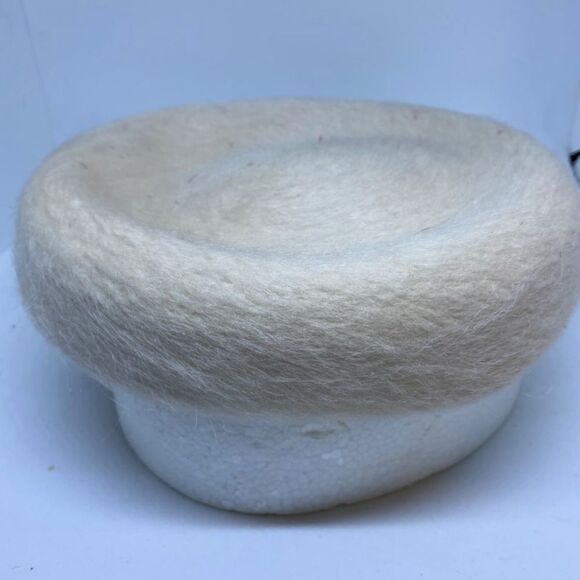 Vintage 1950's Llamasene Cream Hat & Faux Hat Pin - Picture 2 of 8